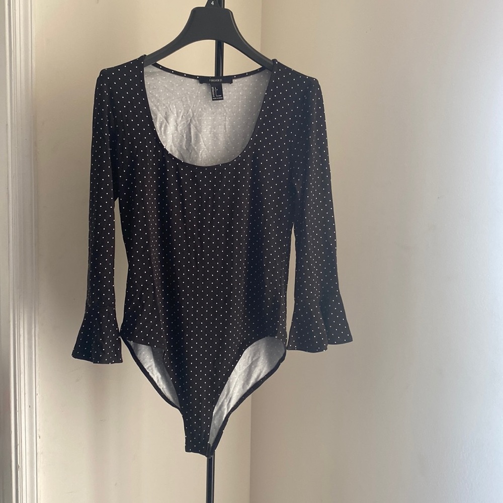 Pocket dot  black white